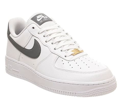 nike air force damen graues nike zeichen|Nike Air Force 1 sneaker.